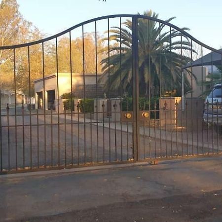 Nooitgedacht Self Catering Cc Apartamento Okahandja Exterior foto
